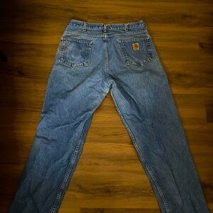 Selling cause these don’t fit me anymore 💔 size 9-11 carhartt jeans